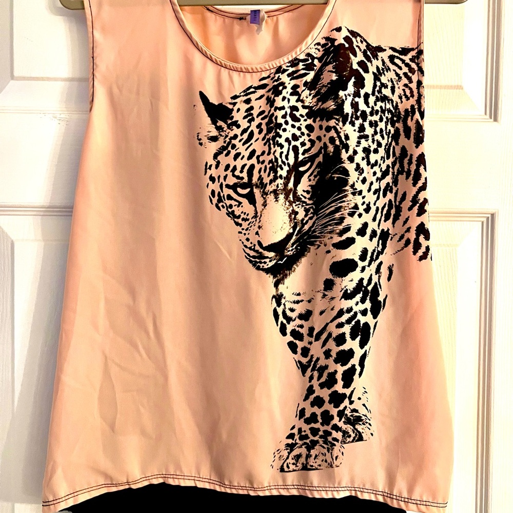 Bluebelle Cheetah Print Hi-Lo Blouse Peach/Black. Sz Small. Relaxed Fit.